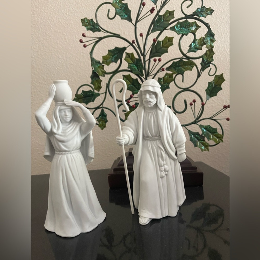Avon Nativity Collectibles White Porcelain Nativity Figurines